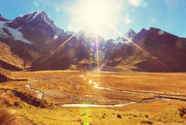 Cordillera yükseltisidir güzel dağ manzarası