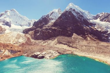 Cordillera yükseltisidir güzel dağ manzarası