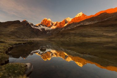 Cordillera yükseltisidir güzel dağ manzarası