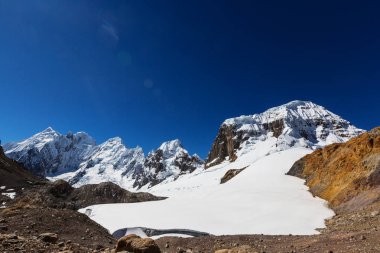 Cordillera yükseltisidir güzel dağ manzarası