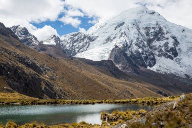 Cordillera yükseltisidir güzel dağ manzarası