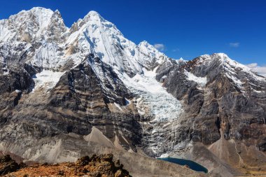 Cordillera yükseltisidir güzel dağ manzarası