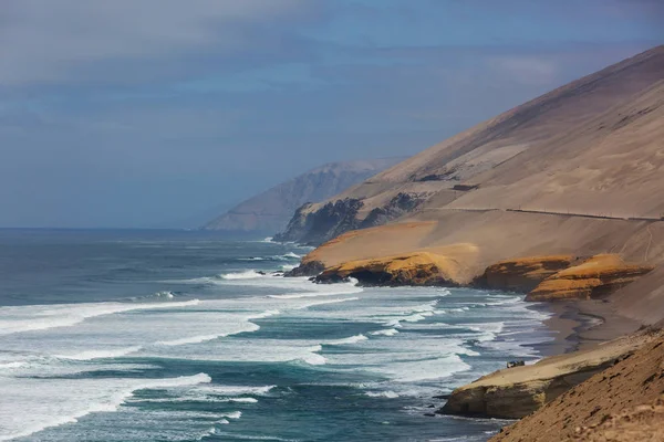 Paisaje de costa desierta en el océano Pacífico — Foto de Stock