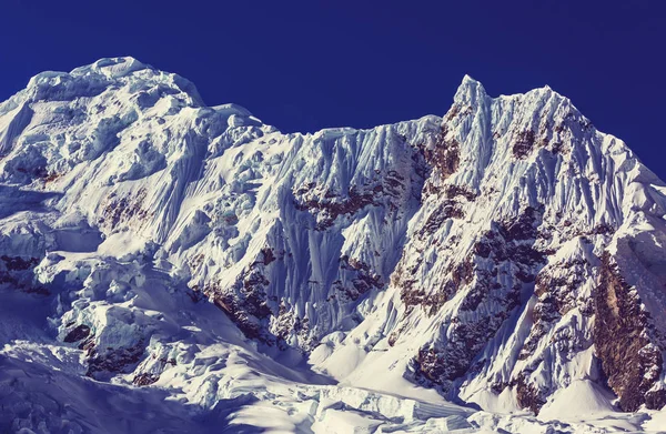 Beautiful mountain landscape in Cordillera Huayhuash — Stock Photo, Image