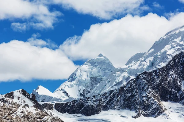 Vackra bergslandskap i Cordillera Huayhuash — Stockfoto