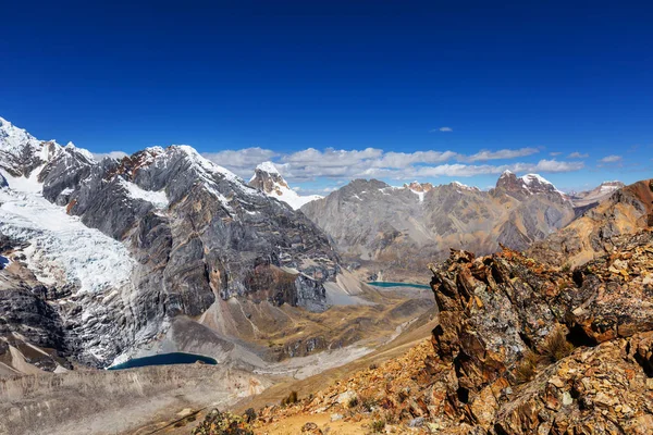 Huayhuash 山脈の美しい山の風景 — ストック写真