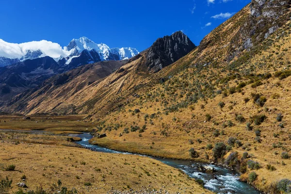 Cordillera yükseltisidir güzel dağ manzarası