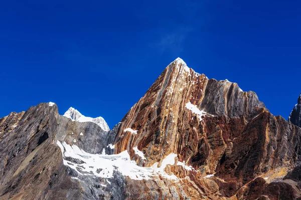 Cordillera yükseltisidir güzel dağ manzarası