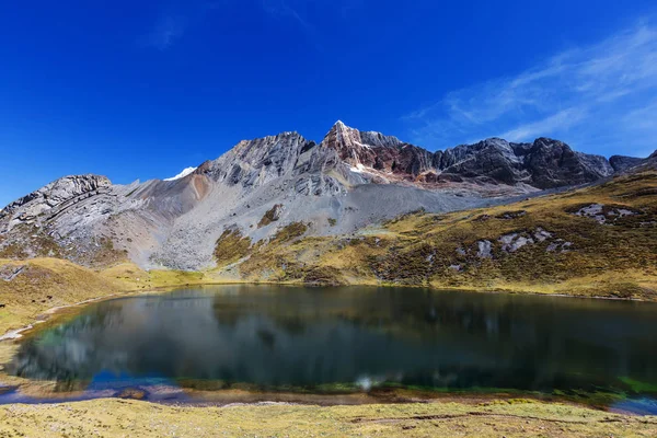 Gyönyörű hegyi táj, a Cordillera Kordillerában — Stock Fotó