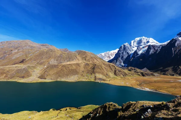 Krásné horské krajiny v Cordillera Huayhuash — Stock fotografie