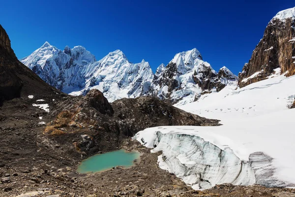 Pięknych górskich krajobrazów w Cordillera Huayhuash — Zdjęcie stockowe