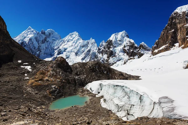 Prachtige berglandschap in de Cordillera Huayhuash — Stockfoto