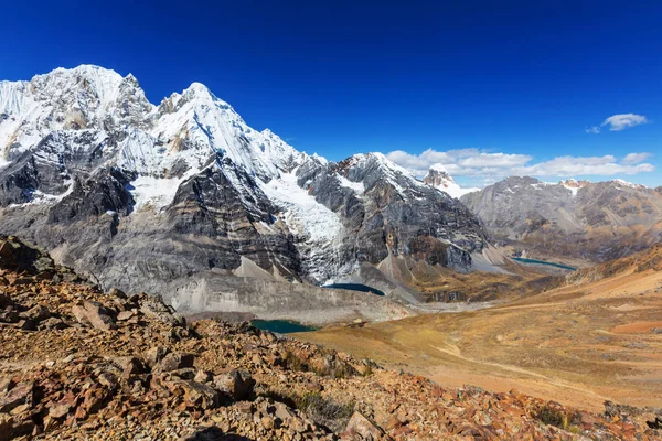 Huayhuash 山脈の美しい山の風景 — ストック写真