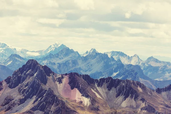 Huayhuash 山脈の美しい山の風景 — ストック写真