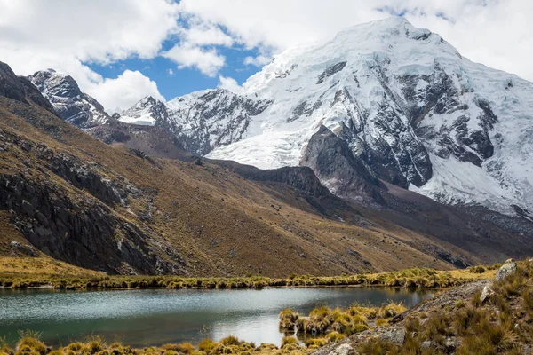 Cordillera yükseltisidir güzel dağ manzarası