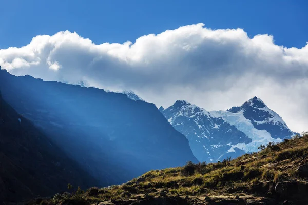 Beautiful mountain landscape in Cordillera Huayhuash — Stock Photo, Image