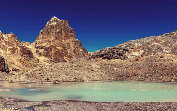 Cordillera yükseltisidir güzel dağ manzarası