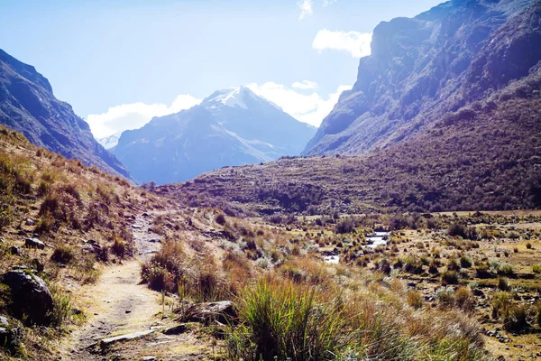 Cordillera yükseltisidir güzel dağ manzarası