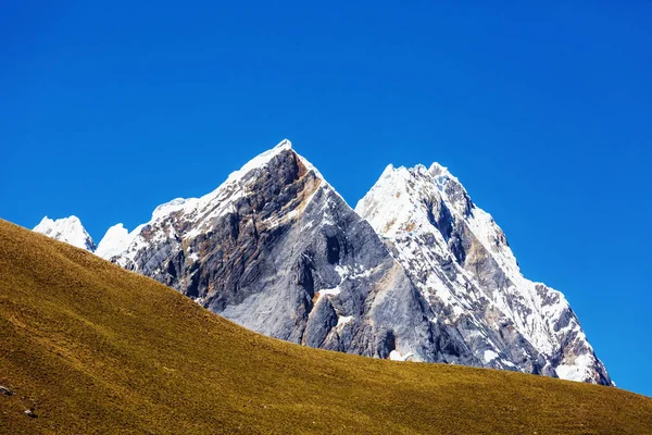Cordillera yükseltisidir güzel dağ manzarası — Stok fotoğraf