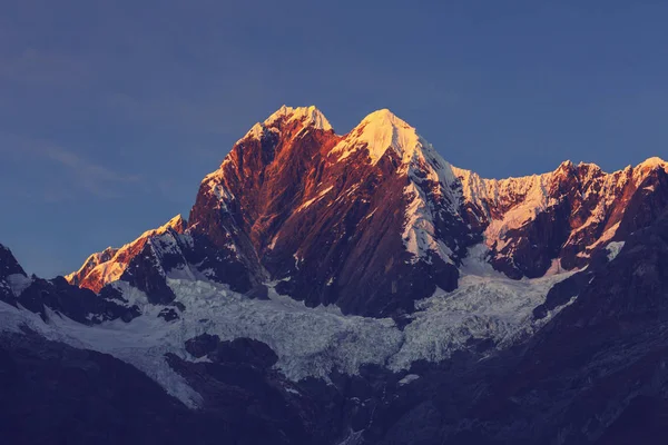 Vackra bergslandskap i Cordillera Huayhuash — Stockfoto
