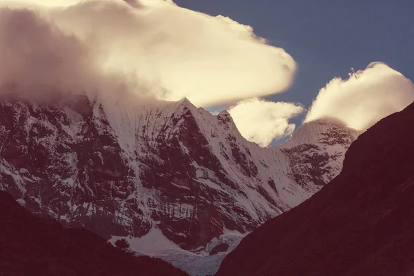 Krásné horské krajiny v Cordillera Huayhuash — Stock fotografie