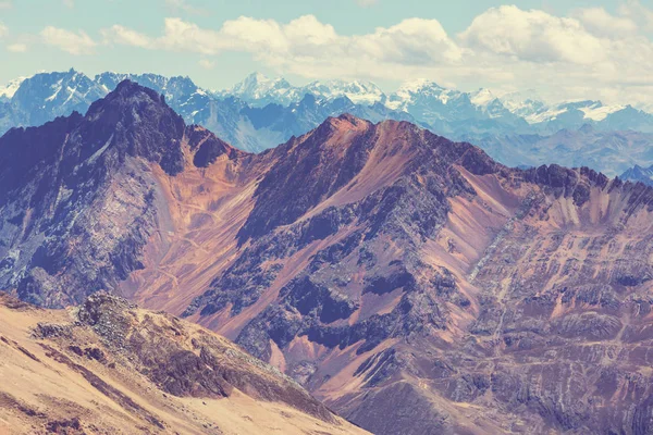 Cordillera yükseltisidir güzel dağ manzarası