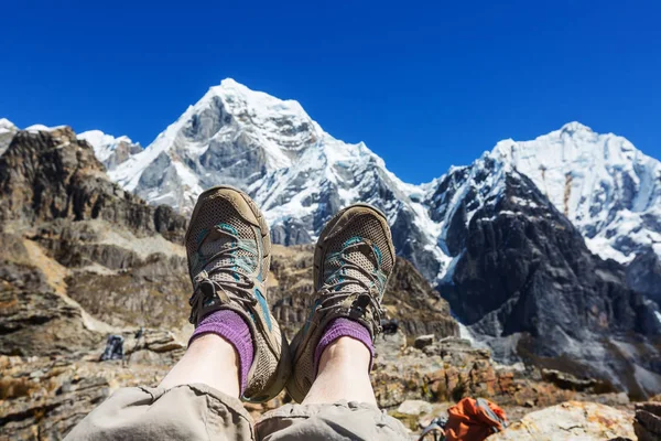 Wandelen scène in Cordillera bergen — Stockfoto