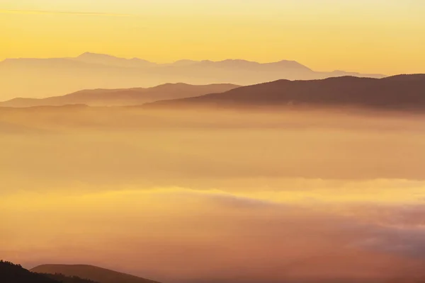 Mountains silhouette in clouds — Stock Photo, Image