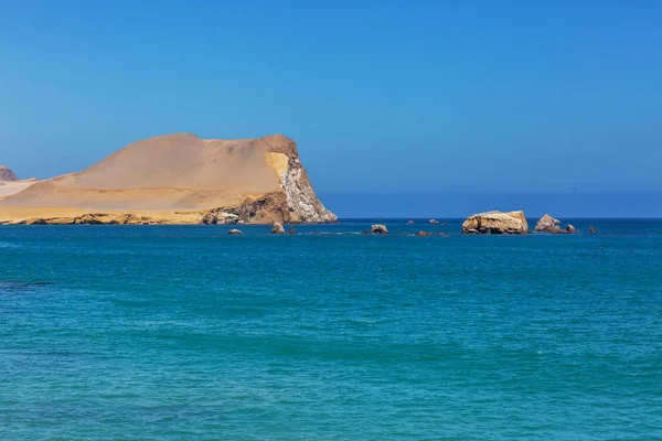 Beautiful coastline landscapes in  Paracas National Reserve — Stock Photo, Image