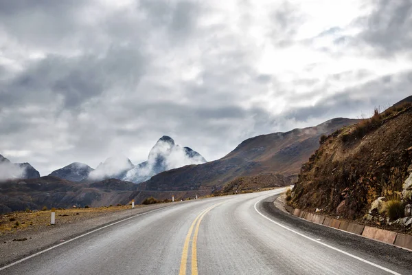 Vackra vägen i bergen — Stockfoto