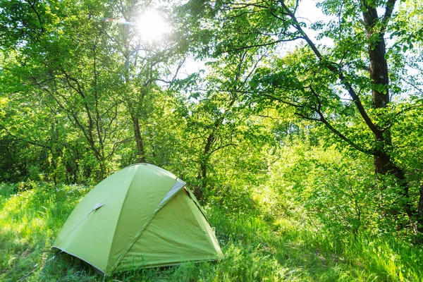 Tent in the forest travel concept — Stock Photo, Image