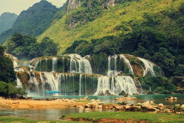 Zákaz gioc - detian vodopád ve Vietnamu — Stock fotografie