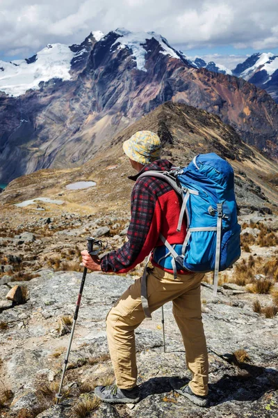 Hombre excursionista en Perú —  Fotos de Stock