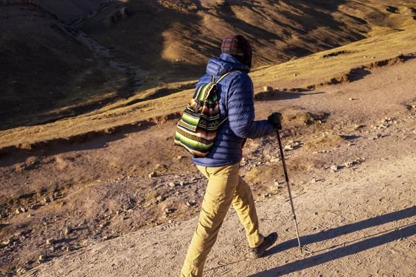 Hombre excursionista en Perú — Foto de Stock