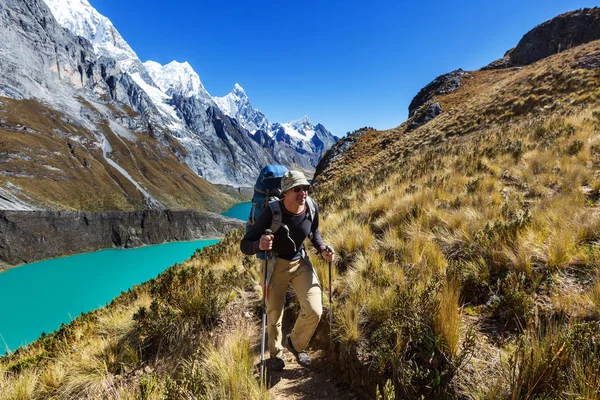 Homem caminhante no Peru — Fotografia de Stock