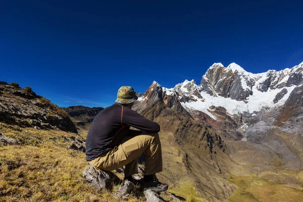 Человек турист в Перу — стоковое фото