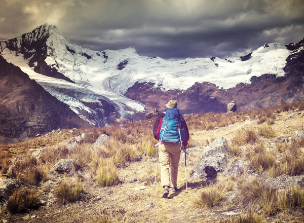 Homem caminhante no Peru — Fotografia de Stock