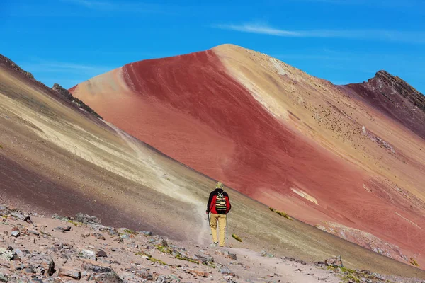 Σκηνή πεζοπορία στο Vinicunca, περιοχή του Κούσκο, Περού. — Φωτογραφία Αρχείου