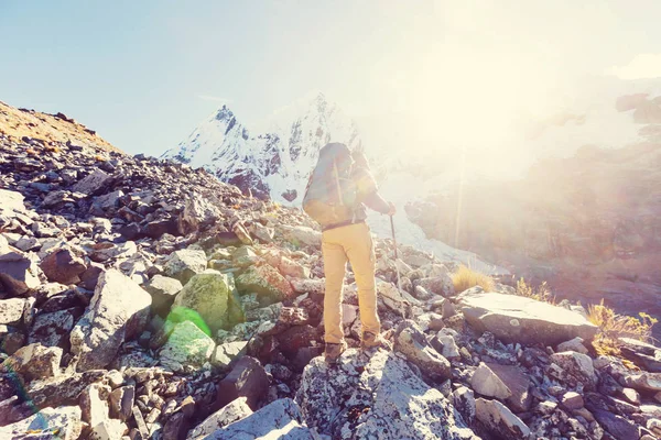 Pěší turistika scéna v pohoří Cordillera — Stock fotografie