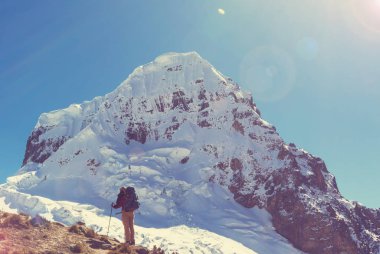 Cordillera dağlarında yürüyüş sahne
