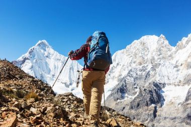 Cordillera dağlarında yürüyüş sahne