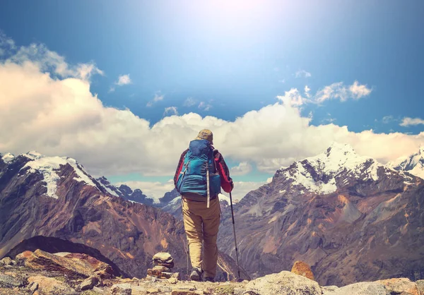 Cordillera dağlarında yürüyüş sahne