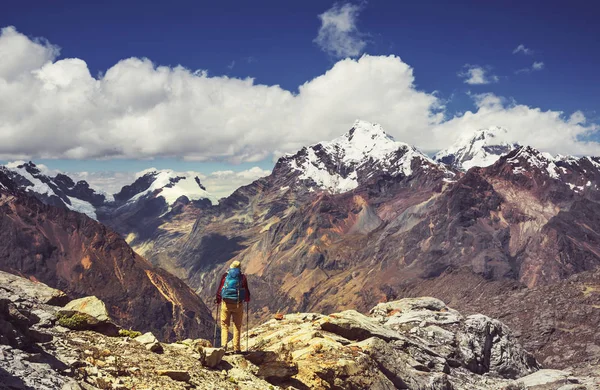 Hiking scene in Cordillera mountains — Stock Photo, Image