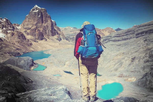 Cordillera dağlarında yürüyüş sahne — Stok fotoğraf