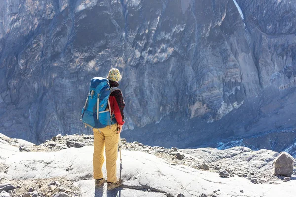 Cordillera dağlarında yürüyüş sahne — Stok fotoğraf