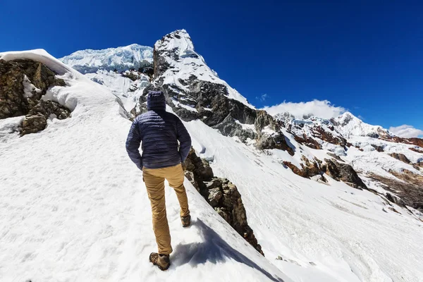 Wanderszene in den Cordillera-Bergen — Stockfoto