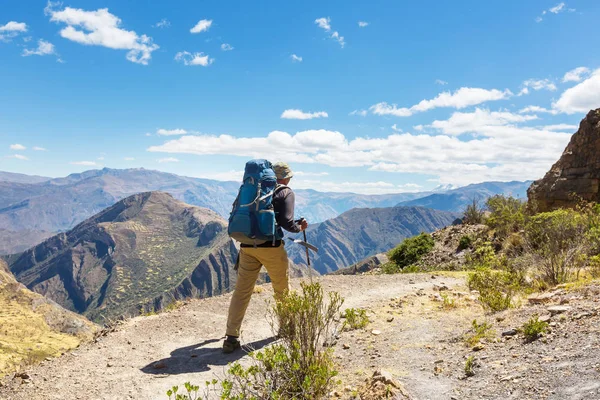 Cordillera dağlarında yürüyüş sahne