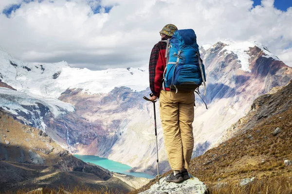 Escena de senderismo en las montañas Cordillera — Foto de Stock