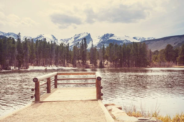 The beautiful lake in Autumn — Stock Photo, Image