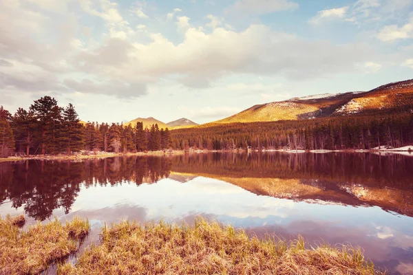 Sonbaharın güzel göl